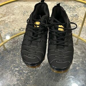 Nike Air VaporMax Plus Black Metallic Gold Shoes Men's Size 12 CW7299-001